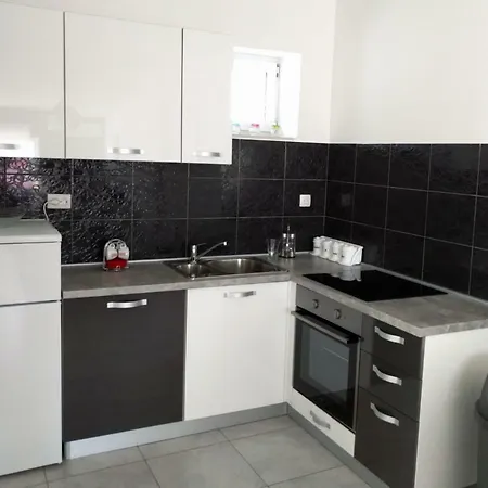 Anton Apartman *
