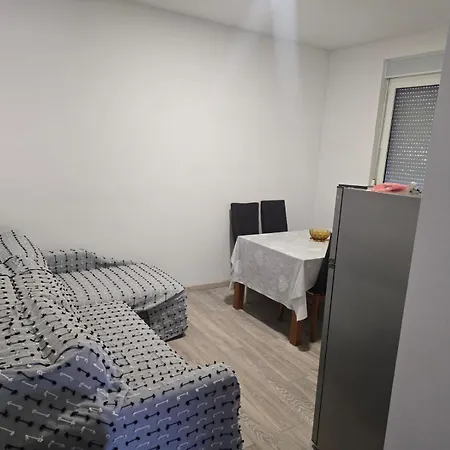 Anton Apartment *