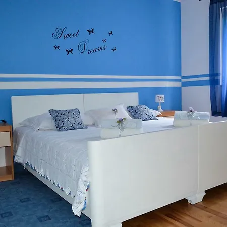 Anton Apartment