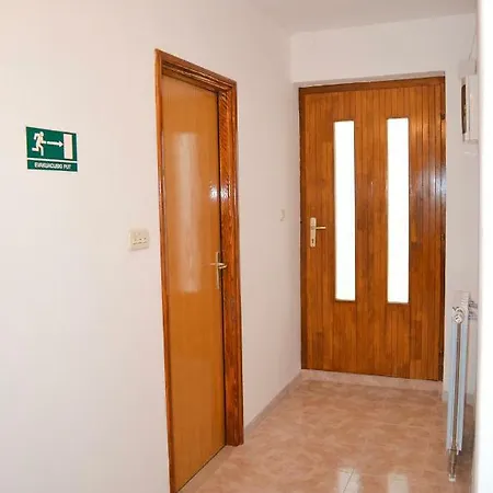 Anton Apartment *