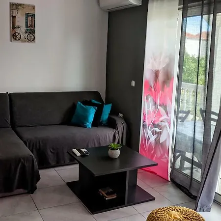 Anton Apartment *
