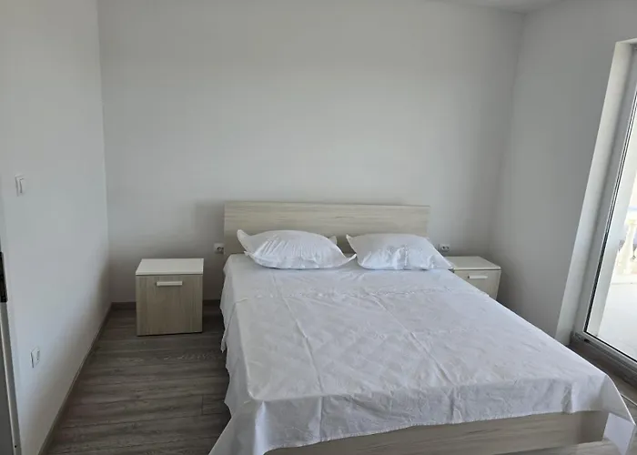 Anton * Τρογκίρ